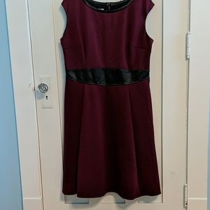 Sleeveless dress with faux leather detail